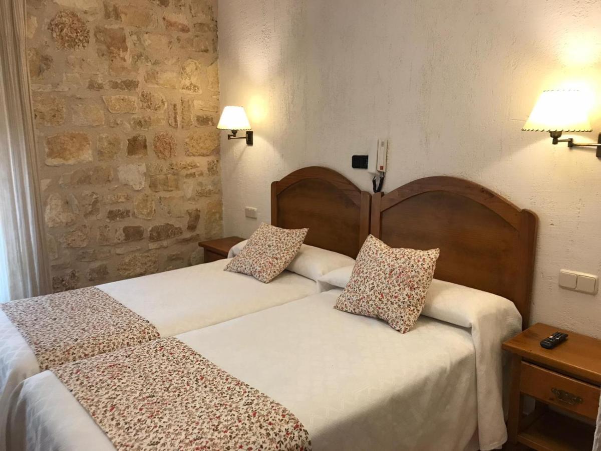 Hostal Decerca Pradena Екстер'єр фото