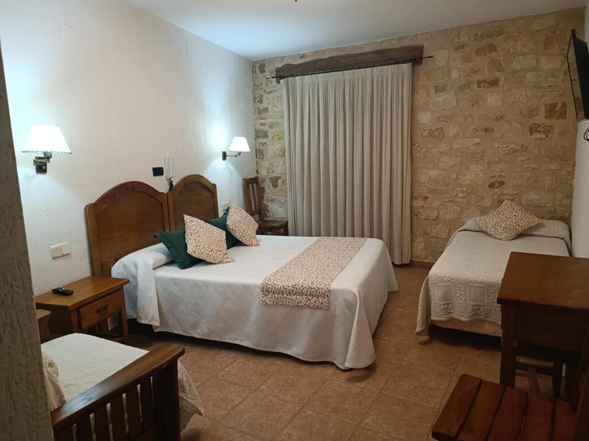 Hostal Decerca Pradena Екстер'єр фото